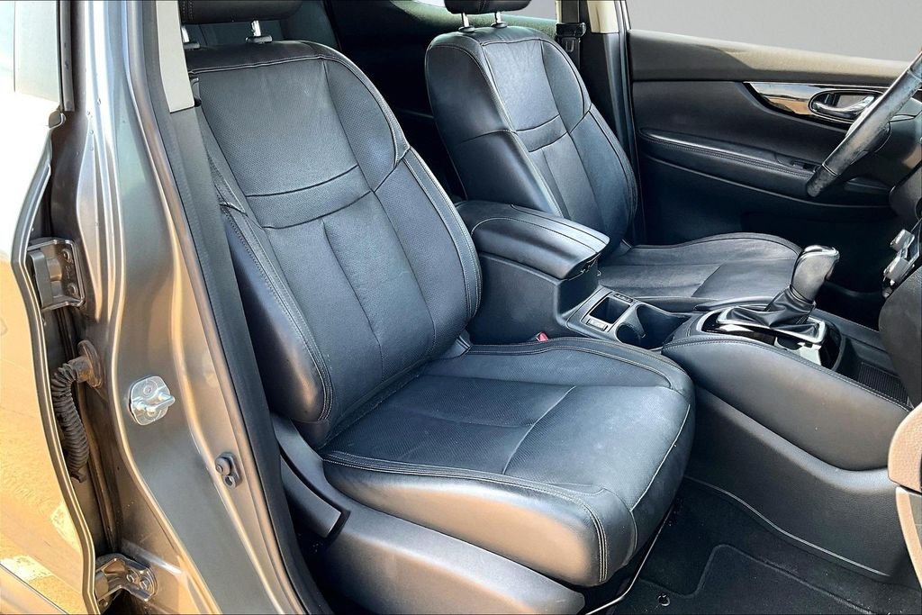 Used 2017 Gray Nissan SL image 7