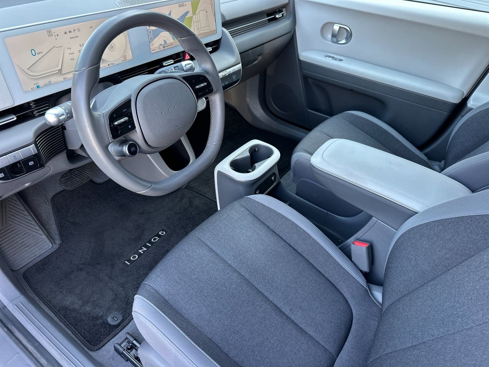 Used 2024 Gray Hyundai SE image 9