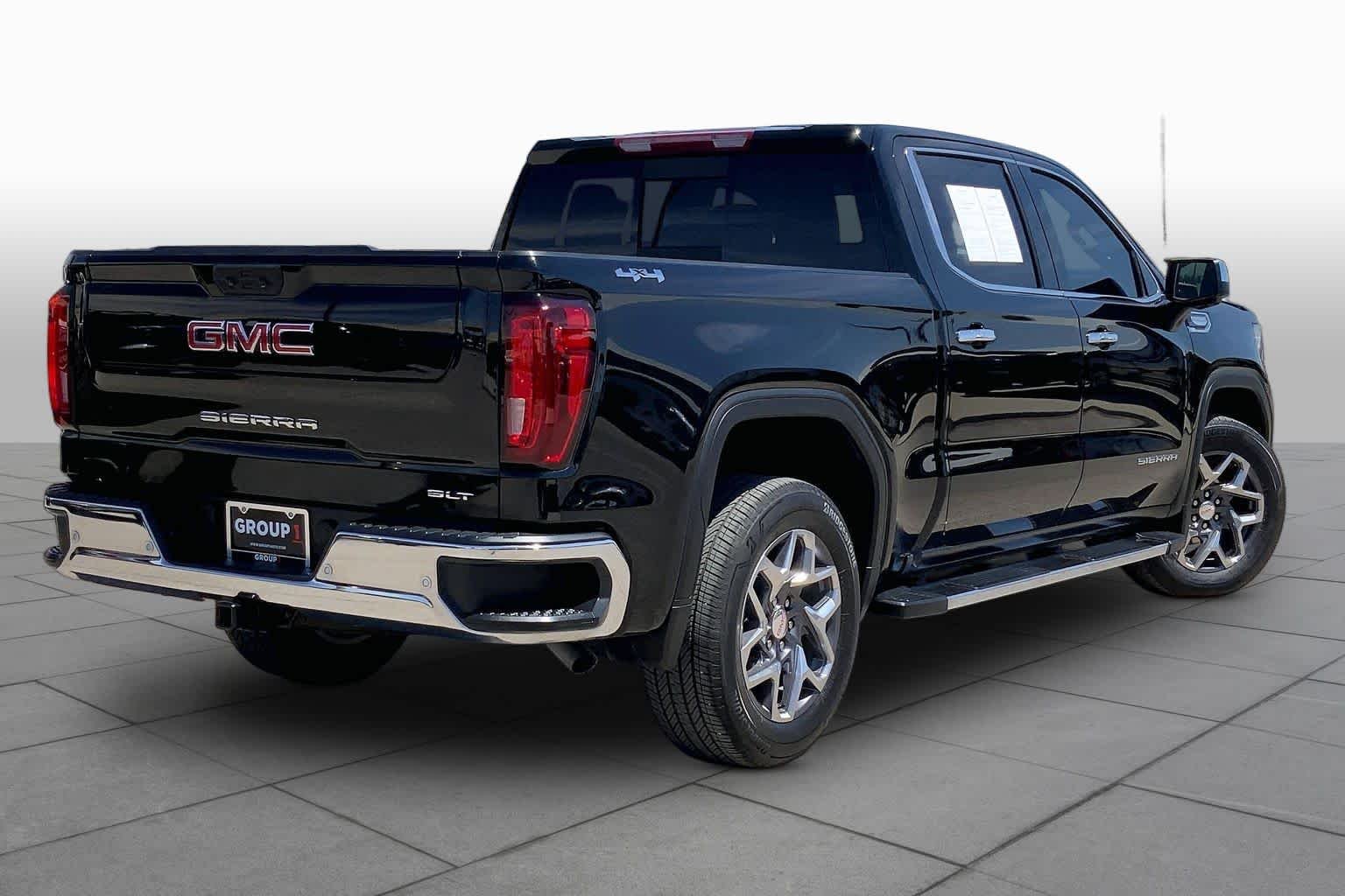 Used 2025 Onyx Black GMC SLT image 13