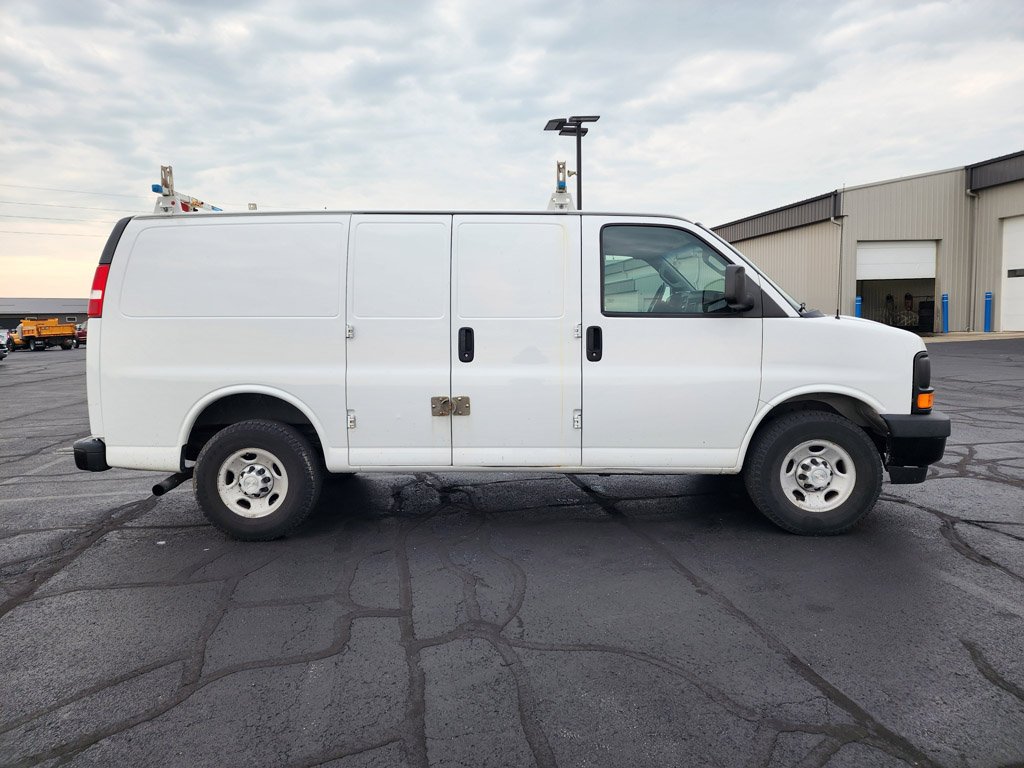 Used 2017 Summit White Chevrolet Work Van image 3