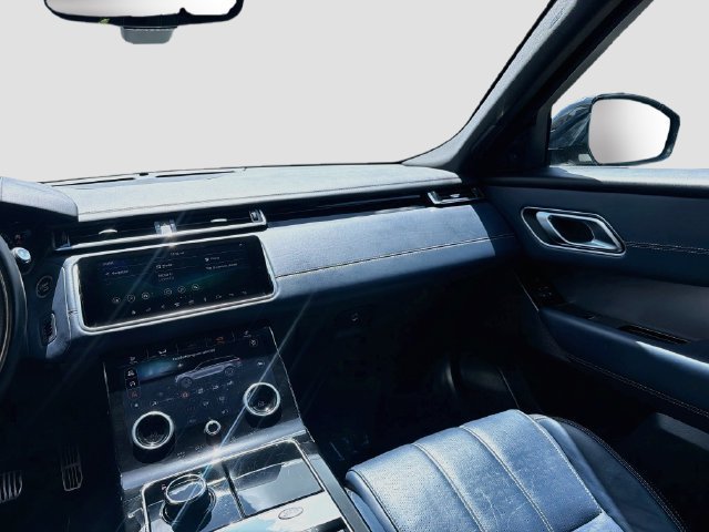 Used 2019 Silicon Silver Premium Metallic Land Rover R-Dynamic HSE image 22