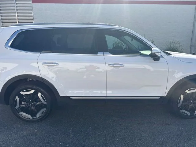 Used 2025 White Kia S image 8