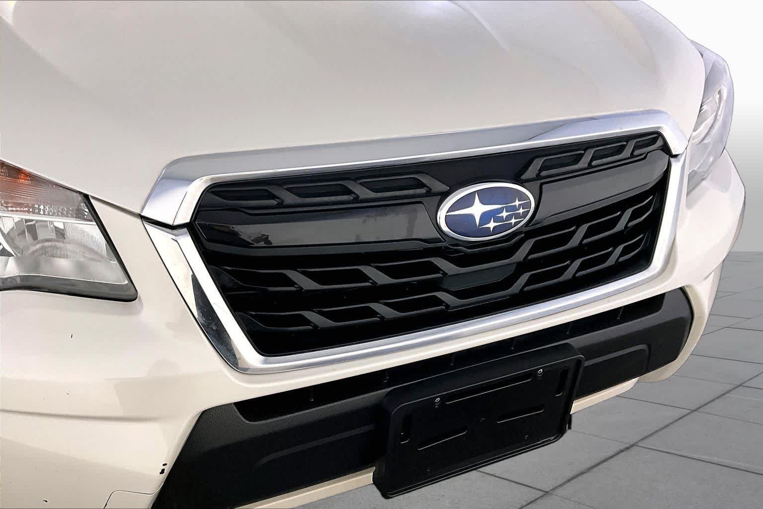 Used 2018 Crystal White Pearl Subaru Premium image 32