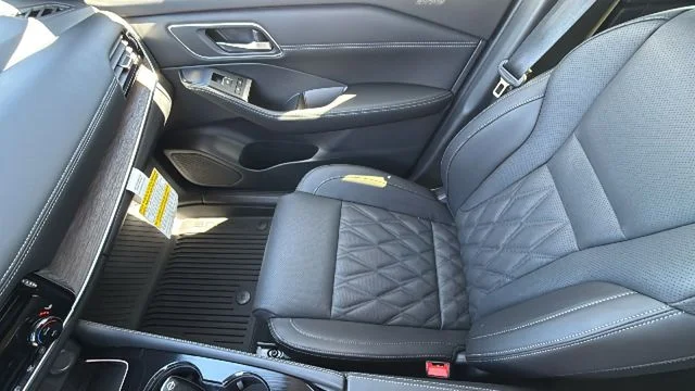 New 2026 Super Black Nissan Platinum image 12