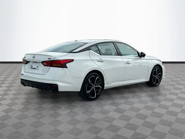 Used 2023 White Nissan 2.5 SR image 5