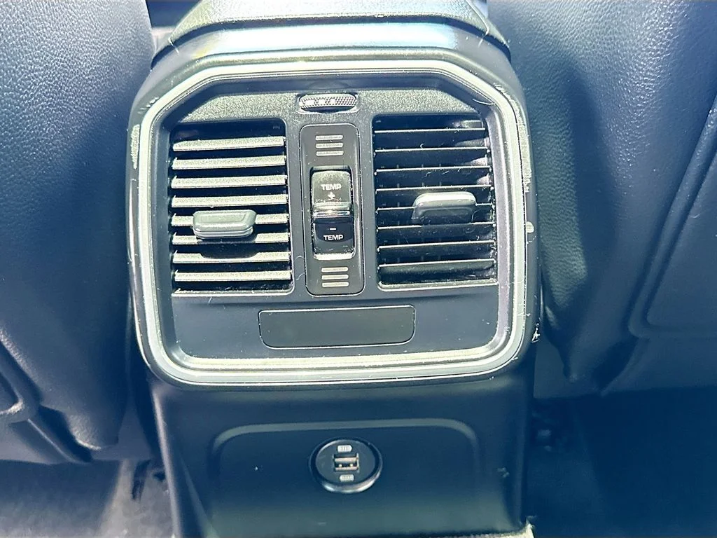 Used 2018  Porsche  image 26