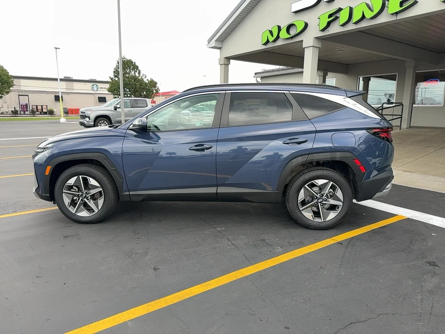 Used 2025 Atlantis Blue Hyundai SEL image 3