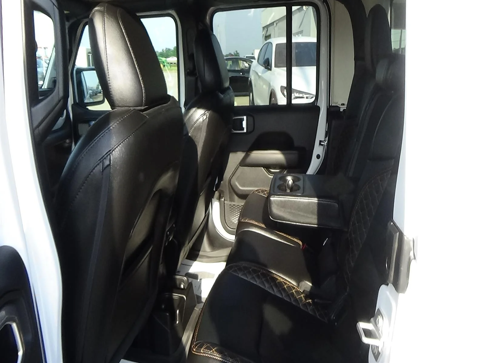 Used 2023 Bright White Clear Coat (pw7) Jeep High Altitude image 11