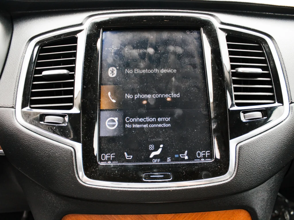 Used 2019 Crystal White Pearl Metallic Volvo Inscription image 16