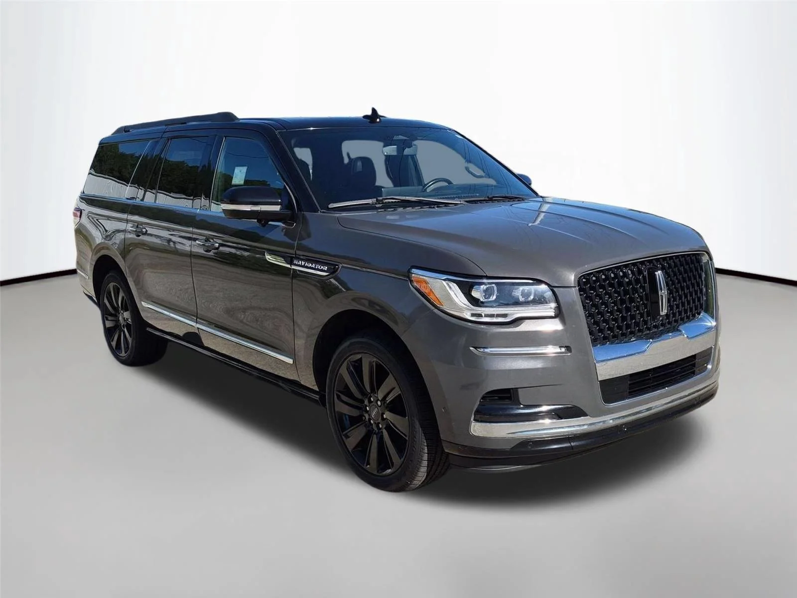 Used 2024 Chroma Caviar Dark Gray Metallic Clearcoat Lincoln Black Label image 7