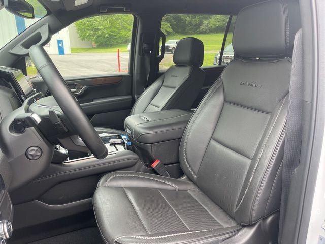 Used 2025 White GMC Denali image 12