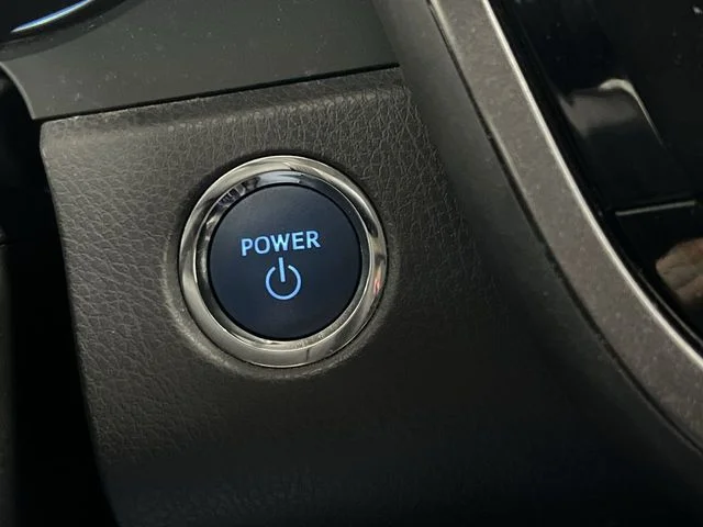 2020 Toyota Camry LE - Photo 17