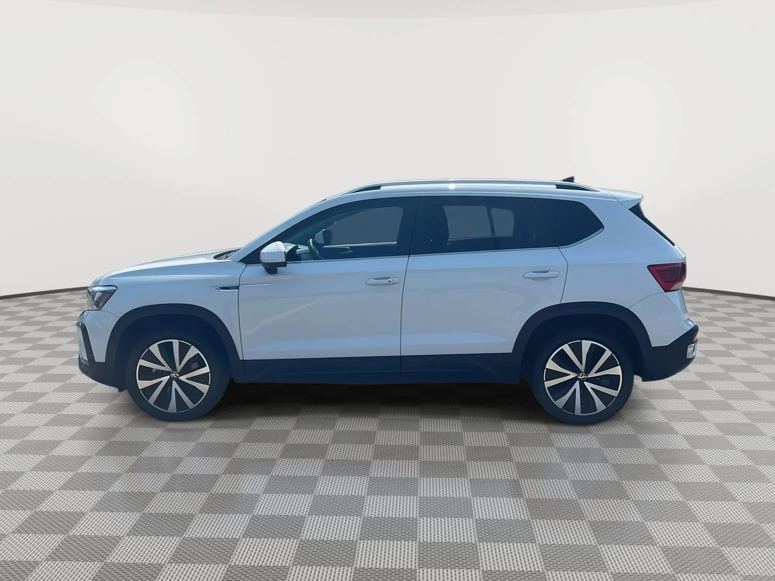 Used 2022 Pure White Volkswagen SE image 8