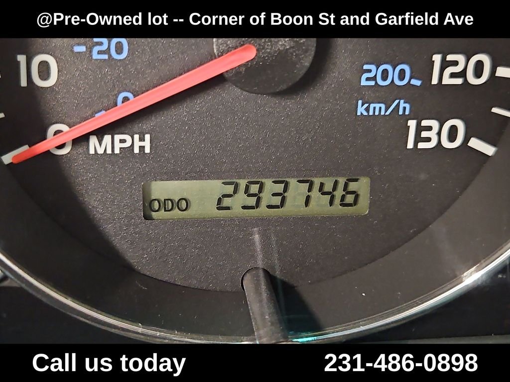 Used 2004  Toyota Base image 21