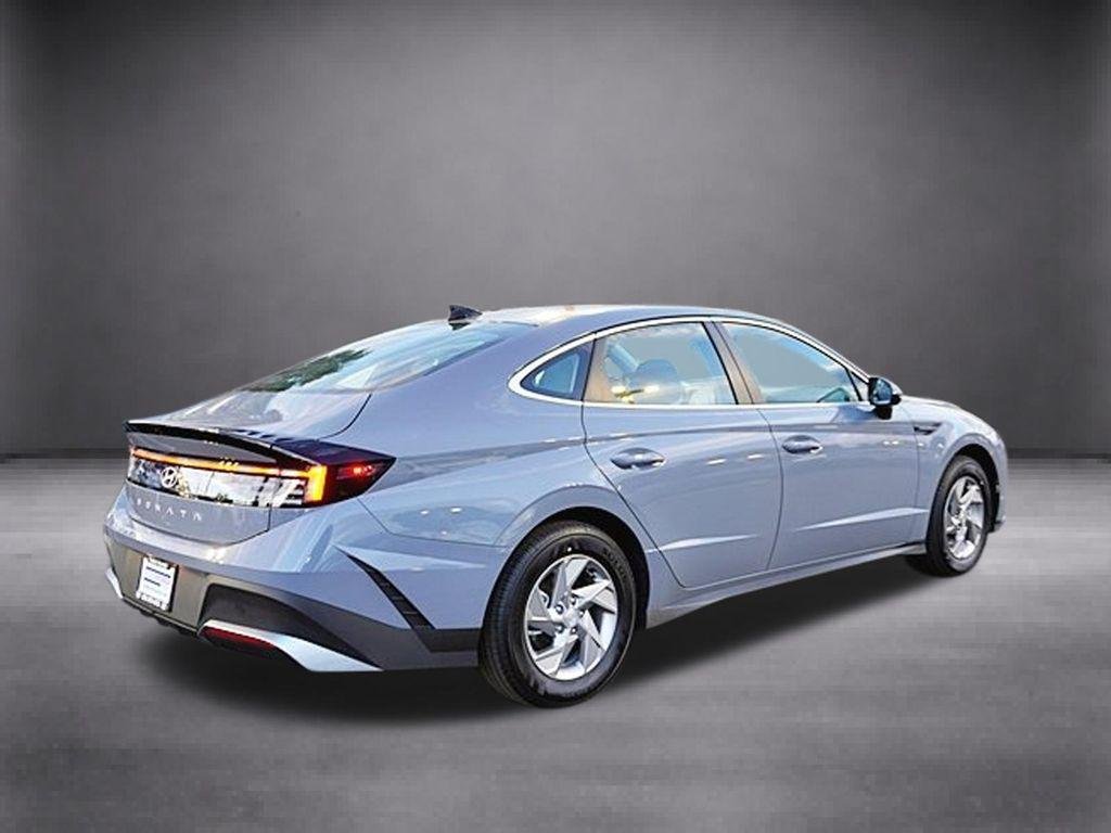 New 2026 Blue Hyundai SE image 4