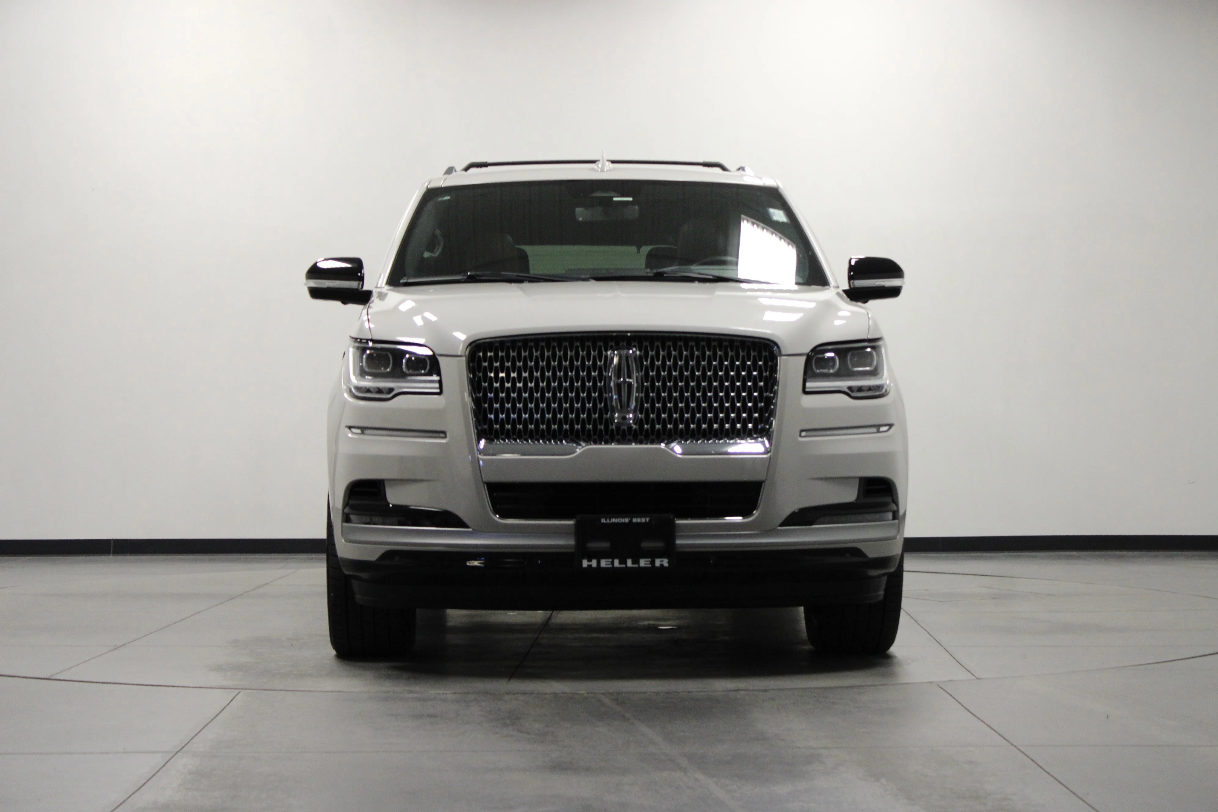 Used 2024 Ceramic Pearl Metallic Tri-Coat Lincoln Reserve image 9