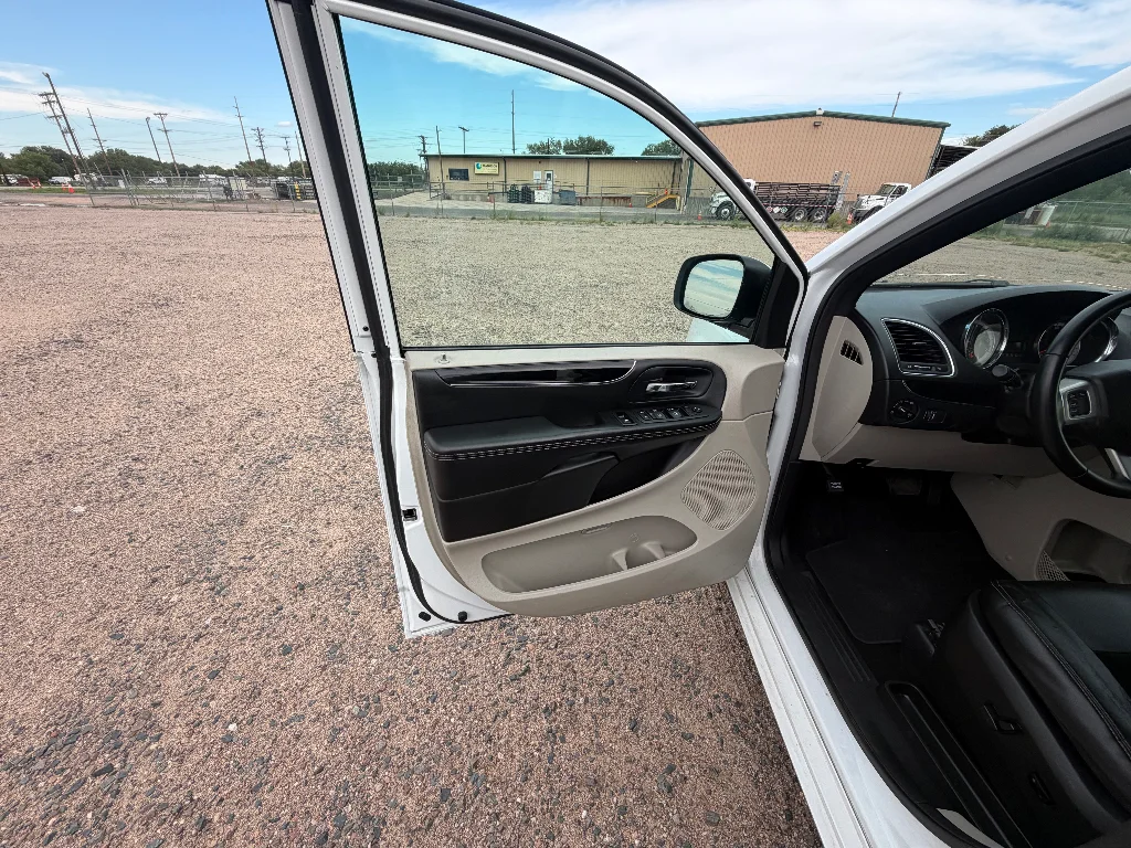 Used 2018 White Knuckle Clearcoat Dodge SXT image 14