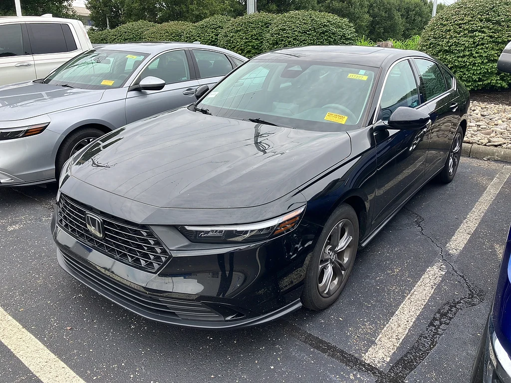 Certified Used 2023 BLACK Honda EX image 3