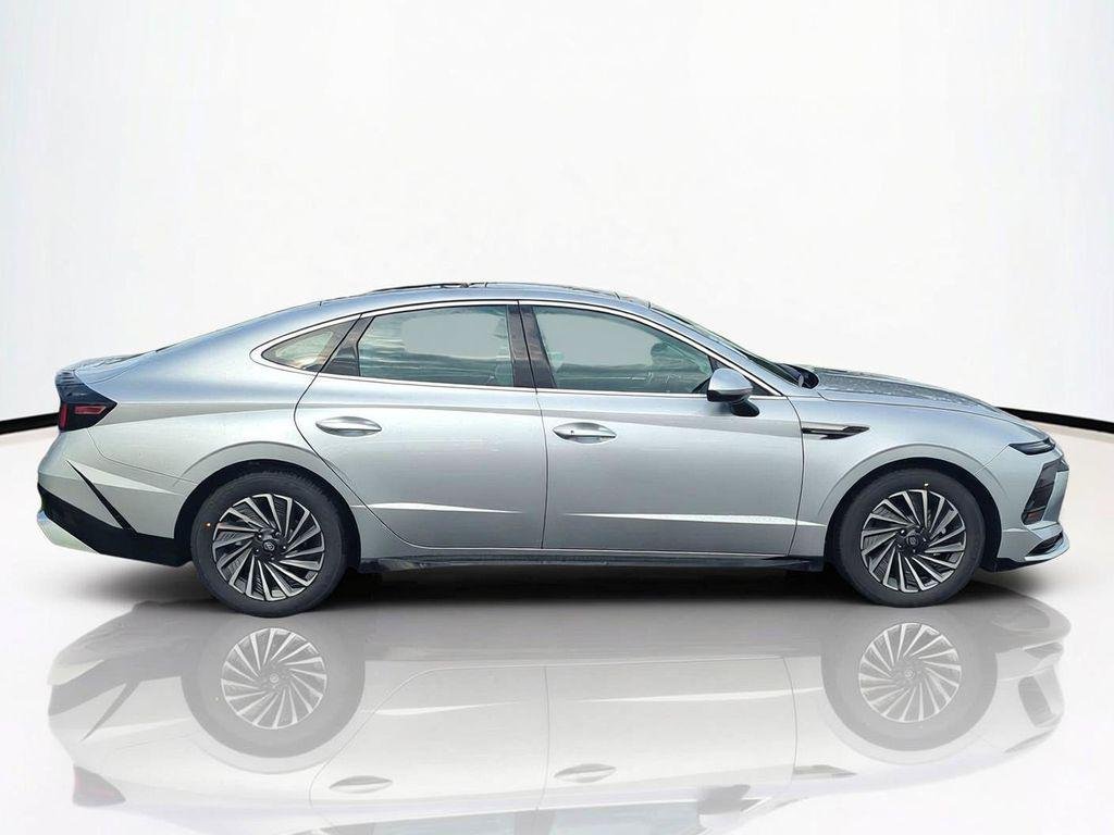 New 2026 Silver Hyundai SEL image 4