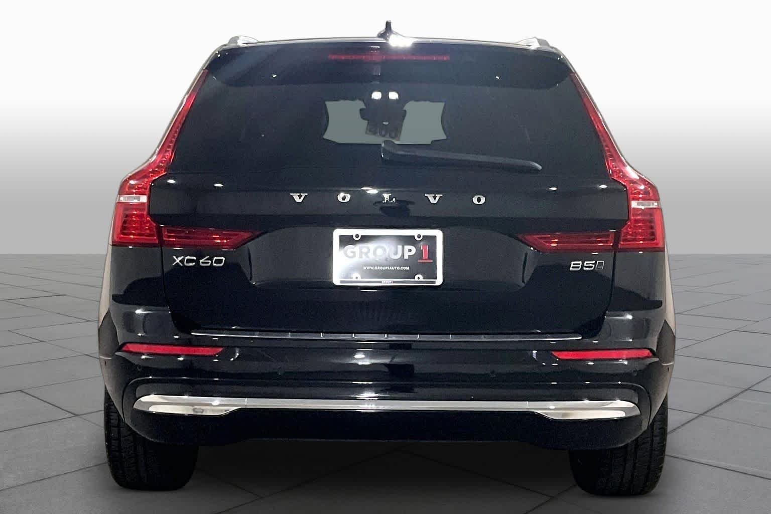 Used 2023 BLACK Volvo Plus Bright Theme image 4