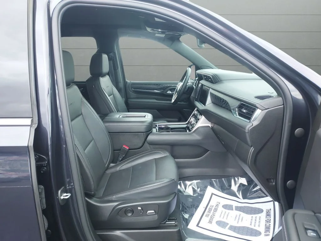 Used 2023 Silver GMC Denali image 21