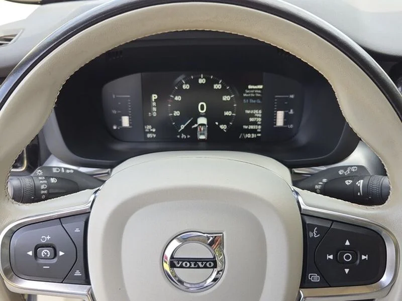 Used 2019 Denim Blue Metallic Volvo Momentum image 22