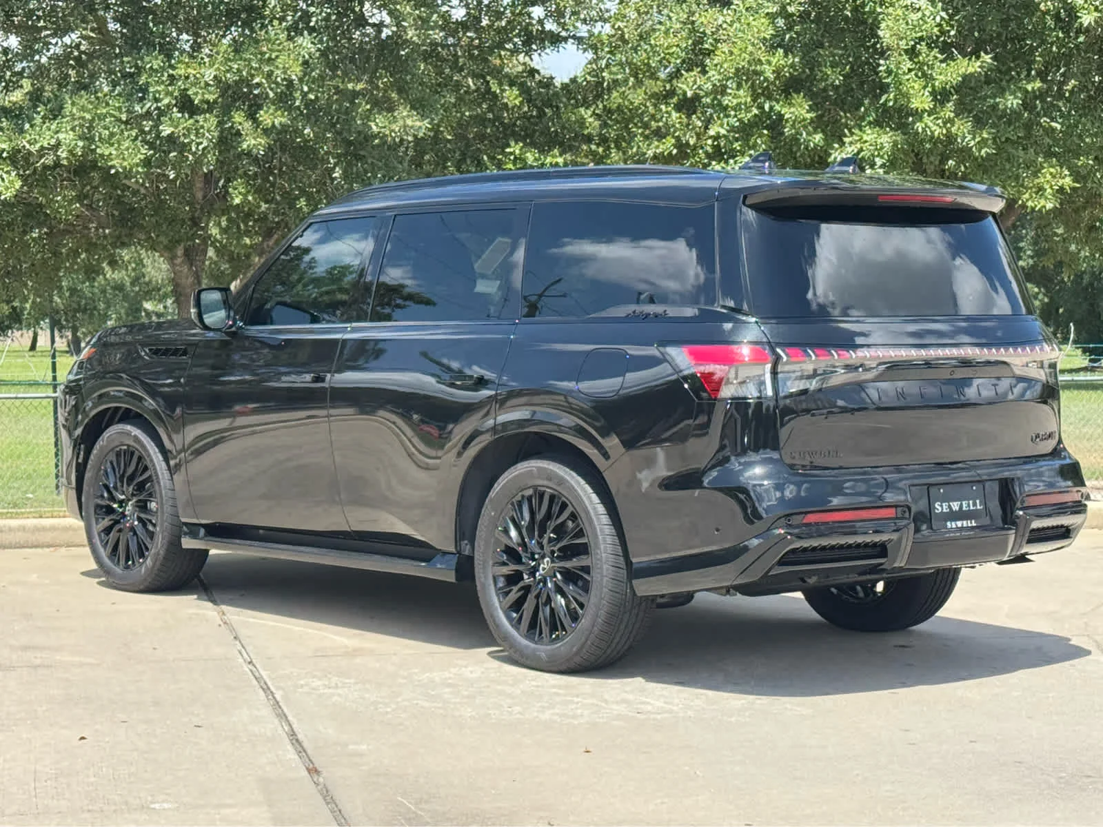 New 2027 MINERAL BLACK INFINITI Autograph 4WD image 4
