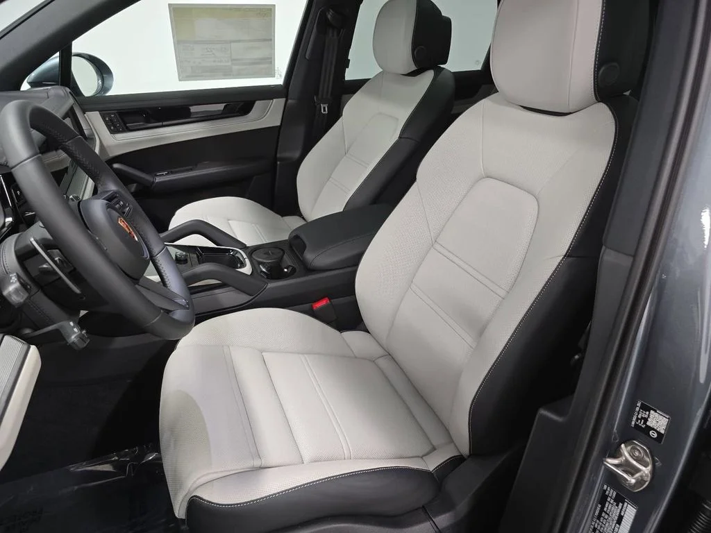 New 2026 Vanadium Grey Metallic Porsche E-Hybrid image 5