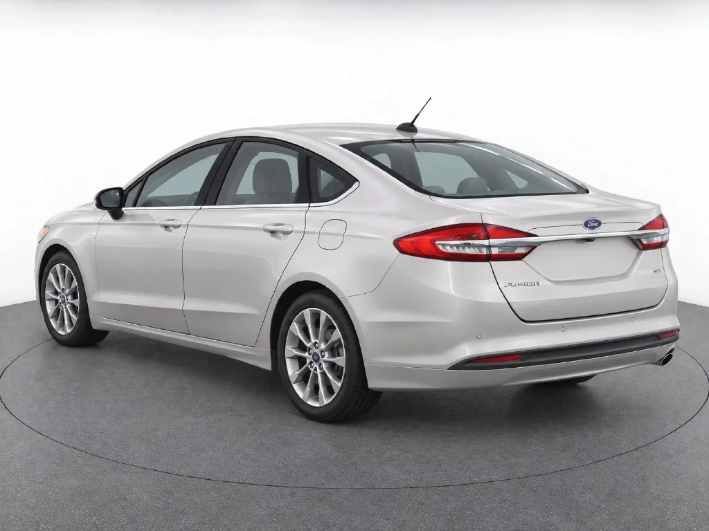 Used 2017 Gold Ford SE image 4