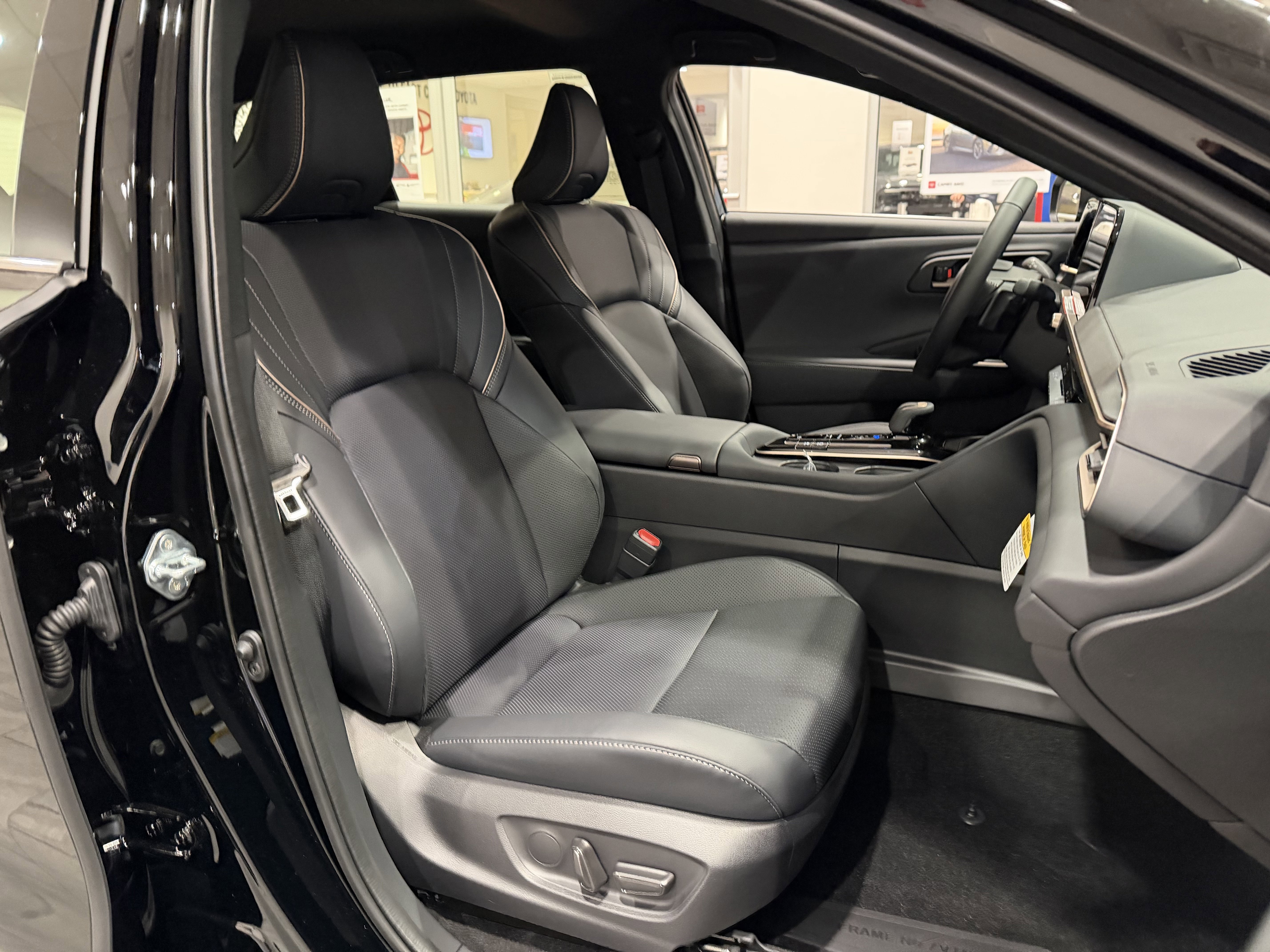 2025 Toyota Crown Signia XLE - Photo 36