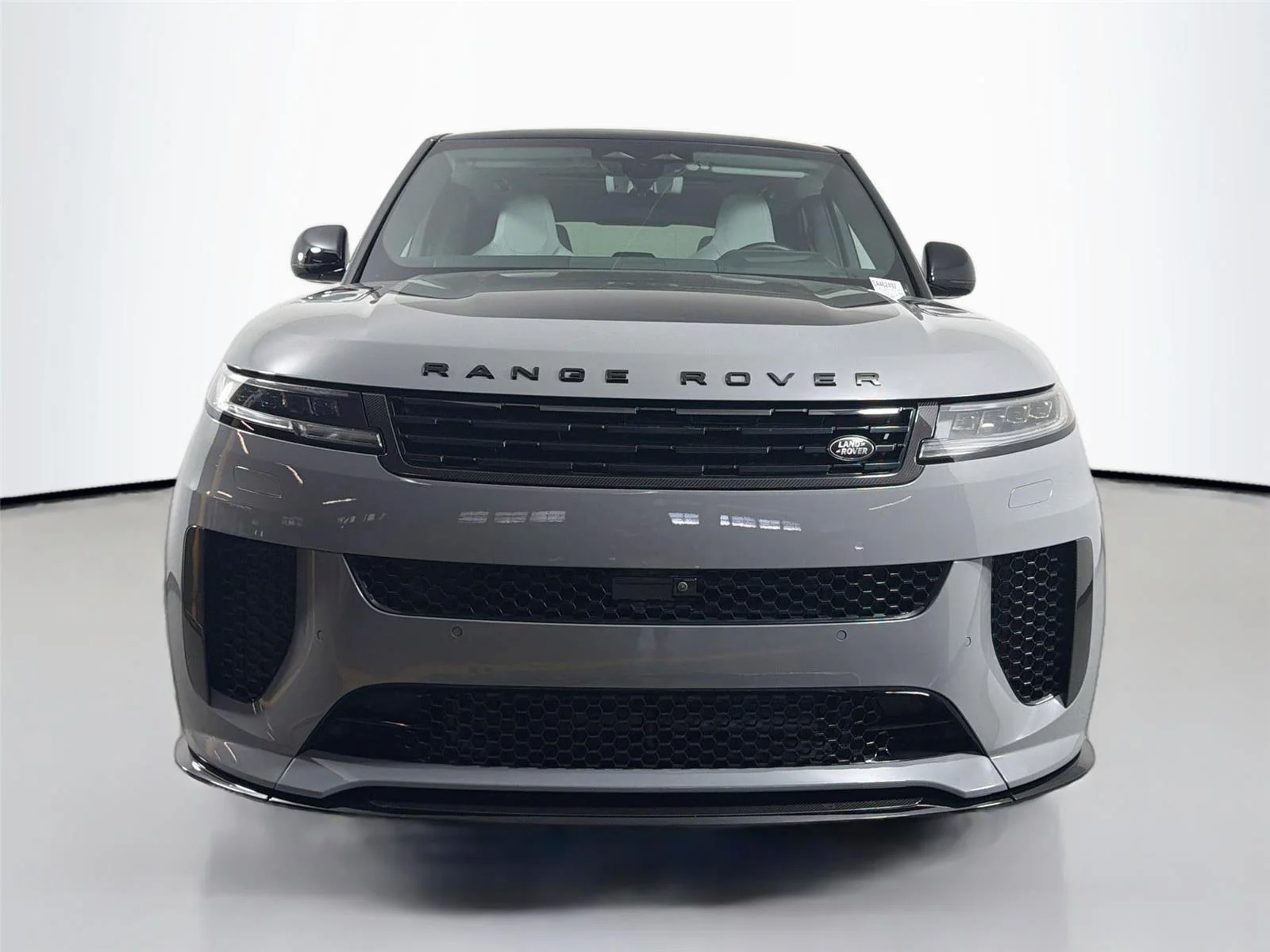 Used 2025 Marl Grey in Gloss finish Land Rover SV Edition Two image 2