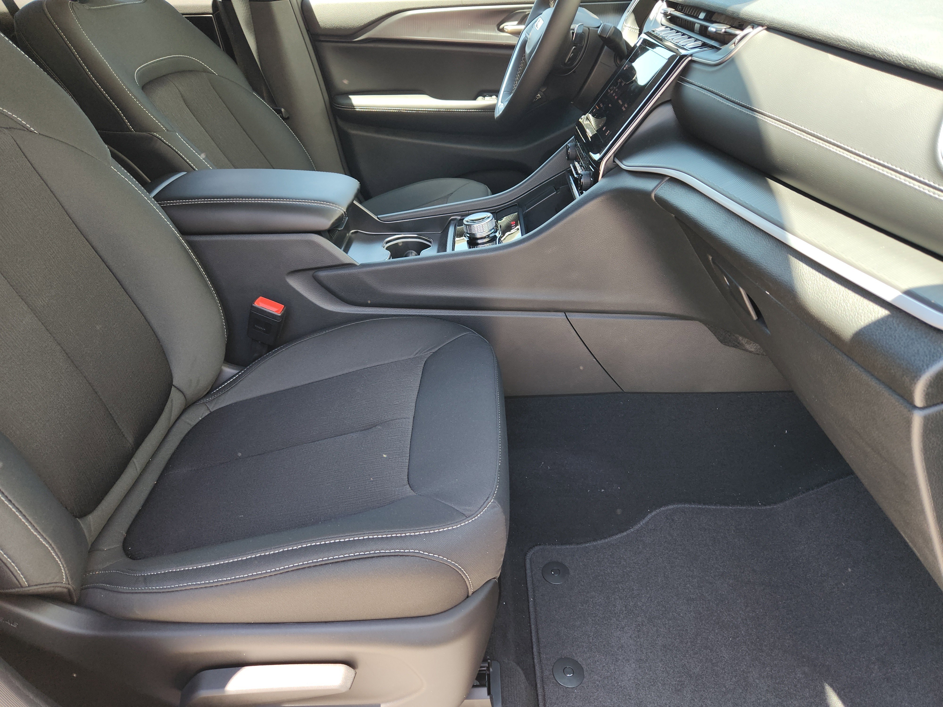 New 2026 Baltic Gray Metallic Clear-Coat Exterior Paint Jeep Laredo X image 12