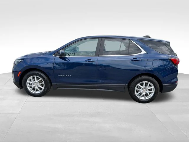Used 2022 Blue Chevrolet LT image 4