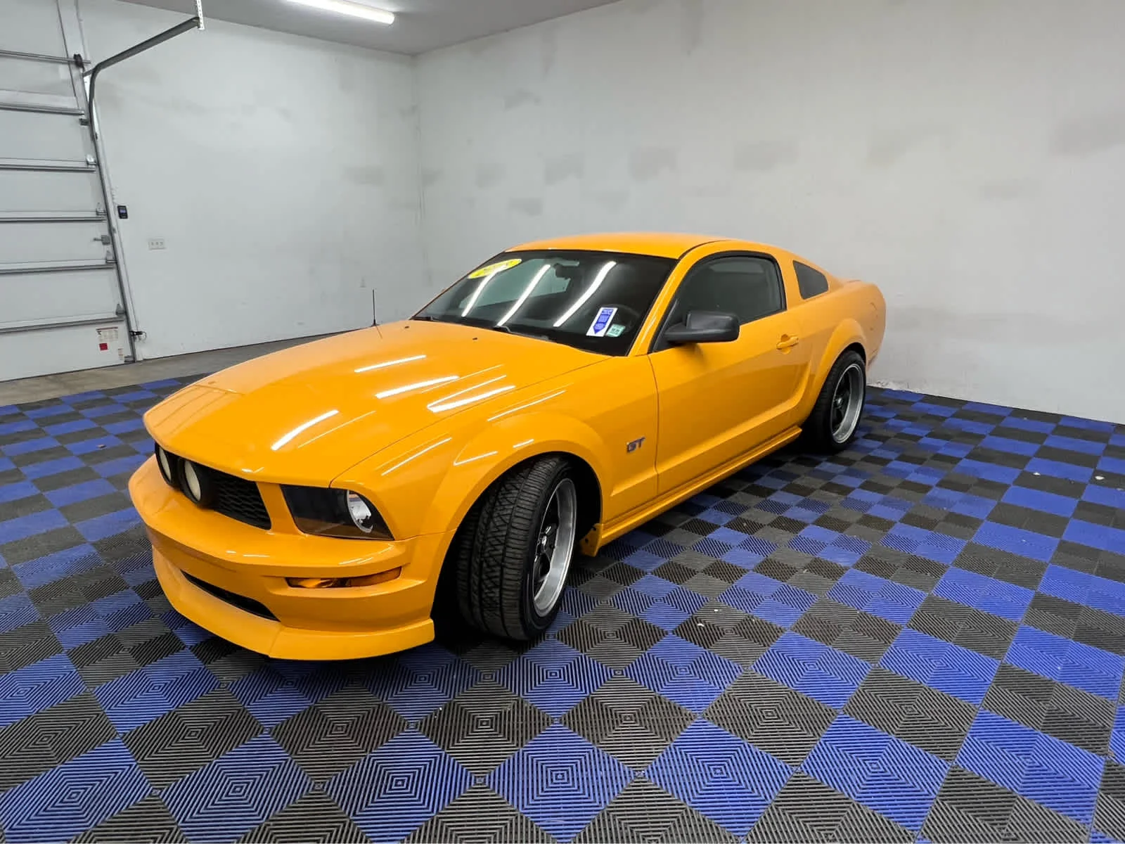 Used 2008 Grabber Orange Ford GT Premium image 8