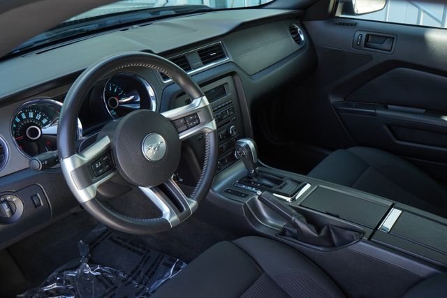 Used 2014 Gray Ford V6 image 2