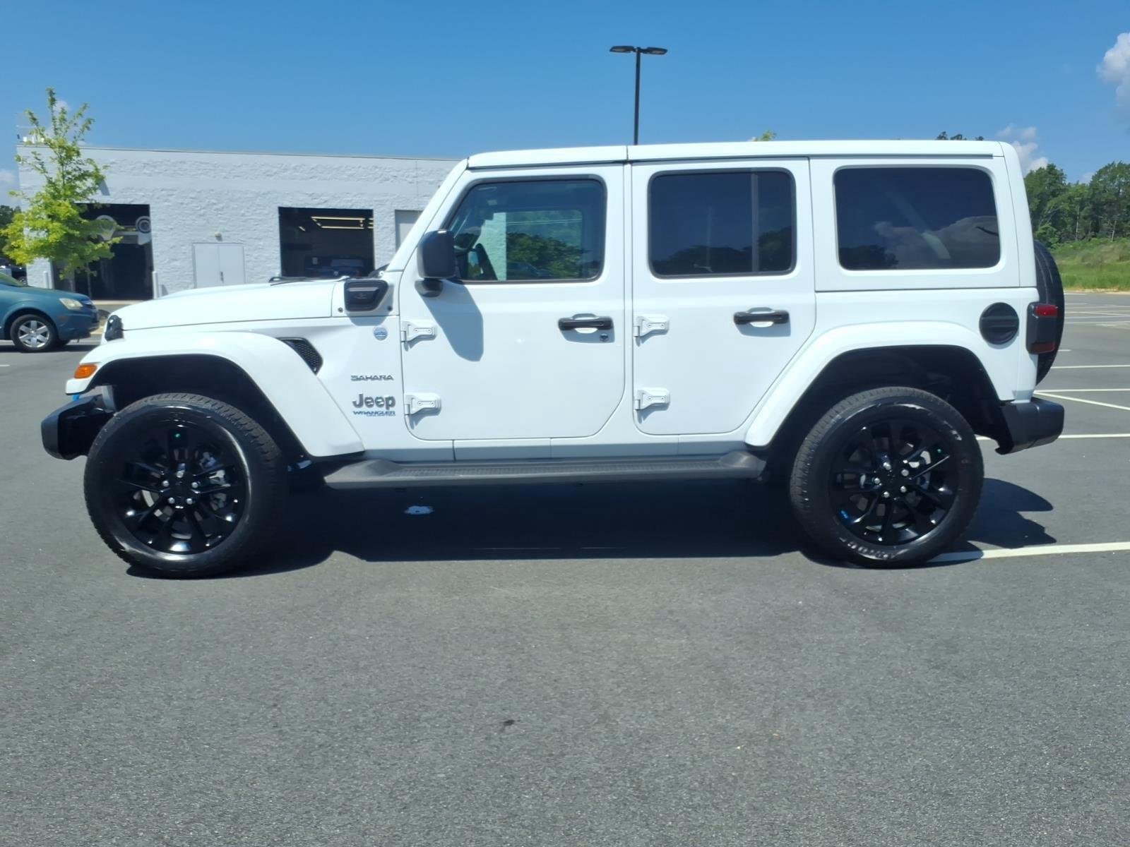 Used 2022 Bright White Clearcoat Jeep Unlimited Sahara image 3