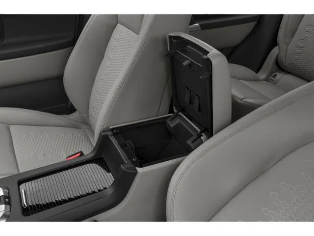 Used 2019  Land Rover  image 15