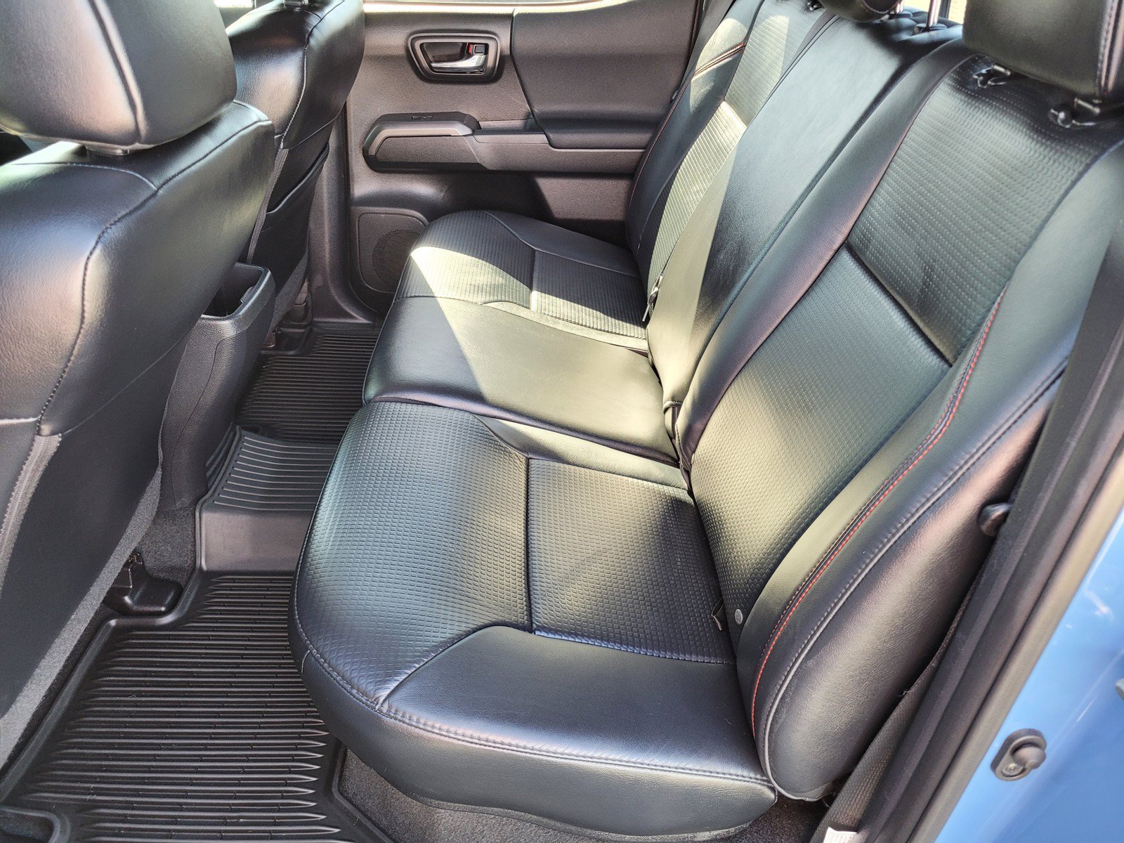 Used 2018  Toyota  image 12