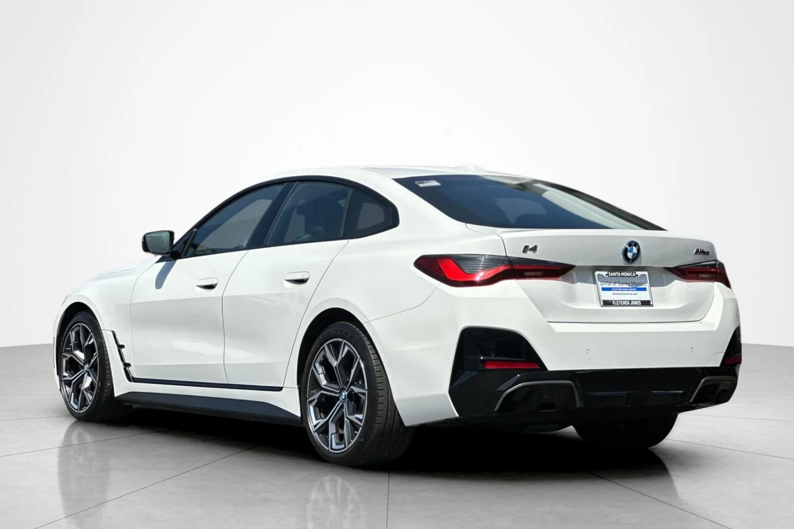 Used 2022 Alpine White BMW M50 image 3