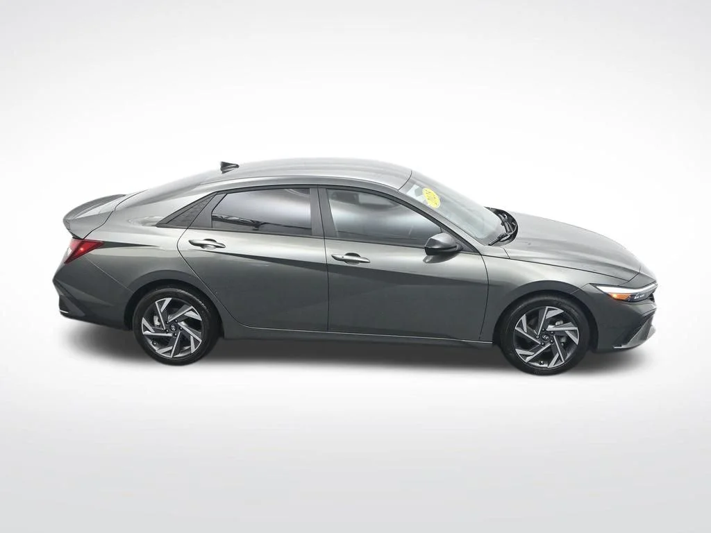Used 2025 Amazon Gray Hyundai SEL Sport image 32