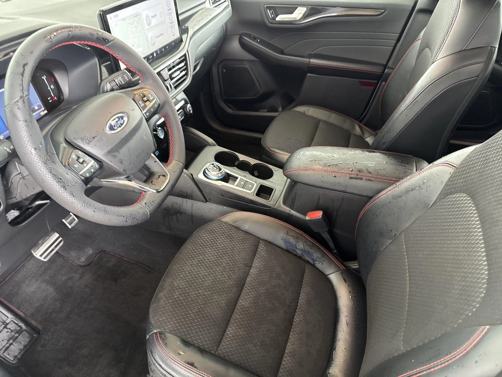 Used 2023 Star White Metallic Tri-Coat Ford ST-Line image 9