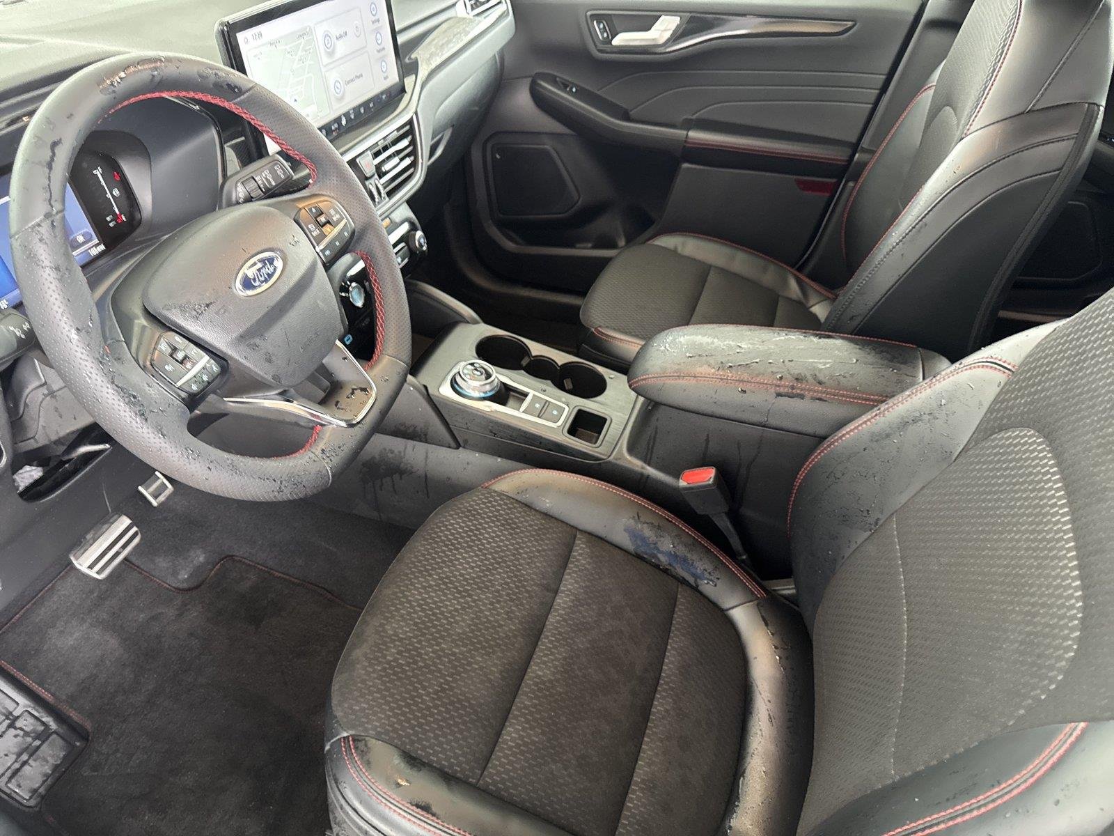 Used 2023 Star White Metallic Tri-Coat Ford ST-Line image 9