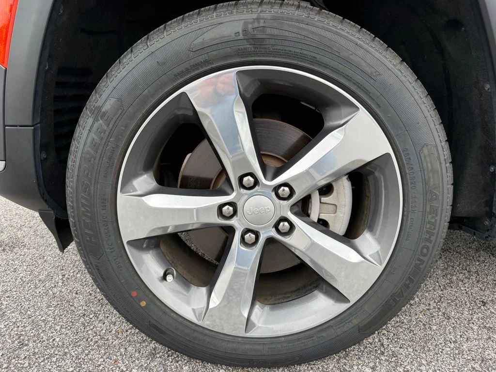 Used 2022 Gray Jeep Limited image 25