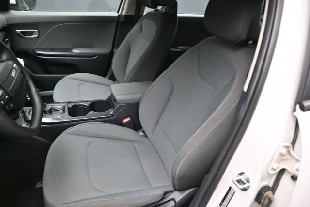 Used 2025 White Kia LXS image 19