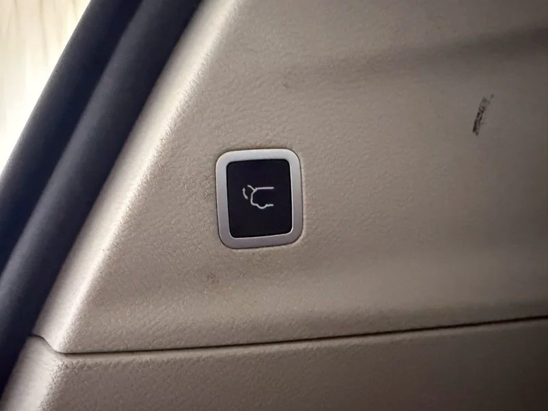 Used 2018 Gray Chrysler Touring L image 9
