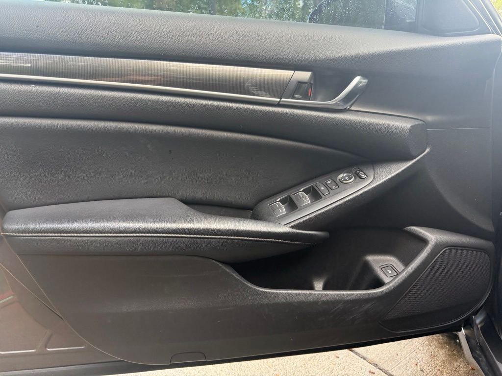 Used 2018  Honda Sport image 9