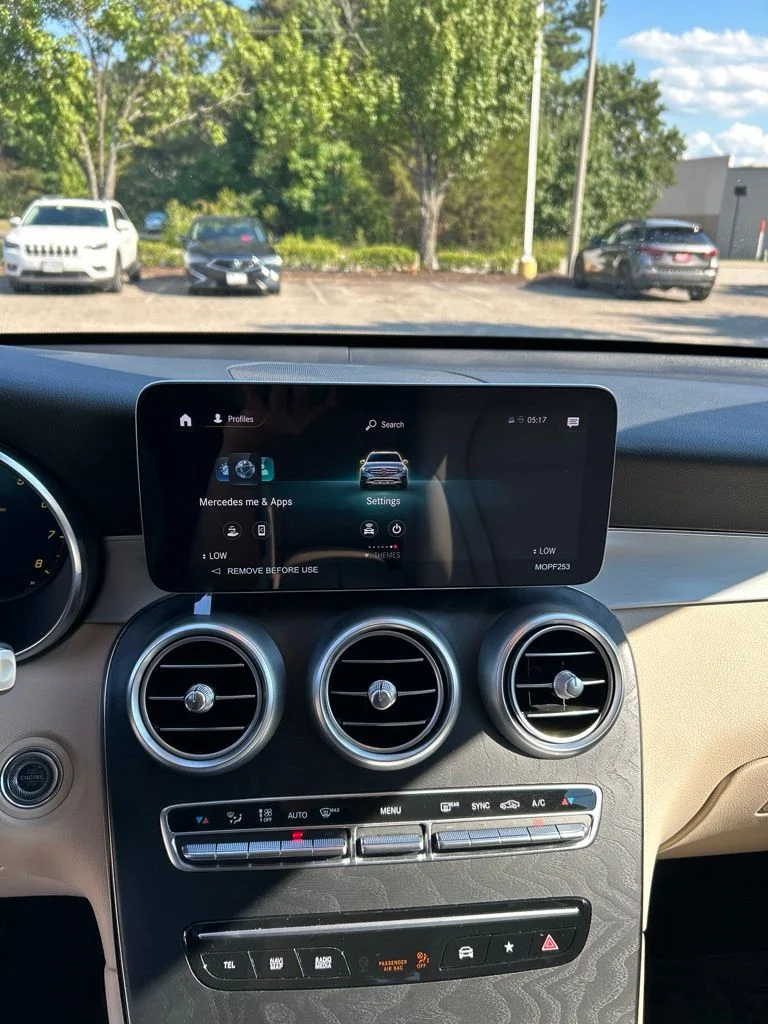 Used 2022  Mercedes-Benz GLC 300 image 12