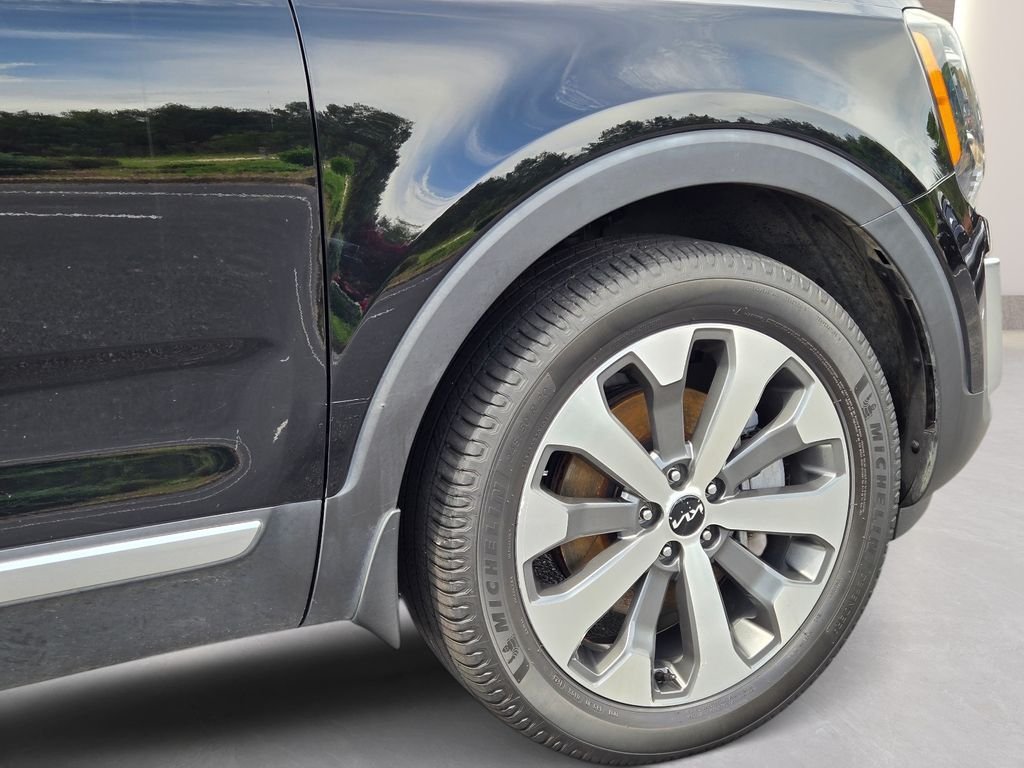 Used 2022 Black Kia S image 10
