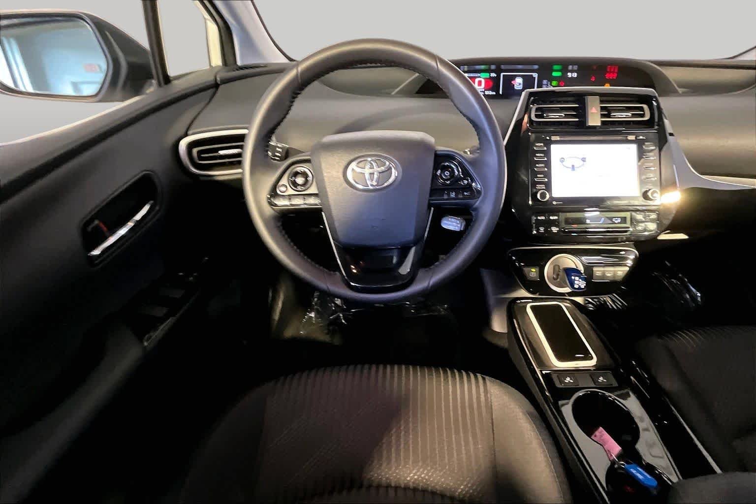 Used 2022 Wind Chill Pearl Toyota LE image 5
