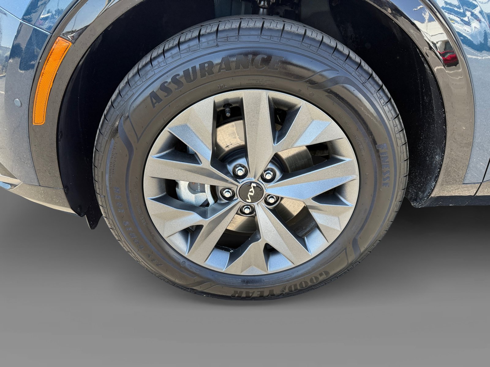 Used 2025 Vesta Blue Kia SX-Prestige image 9